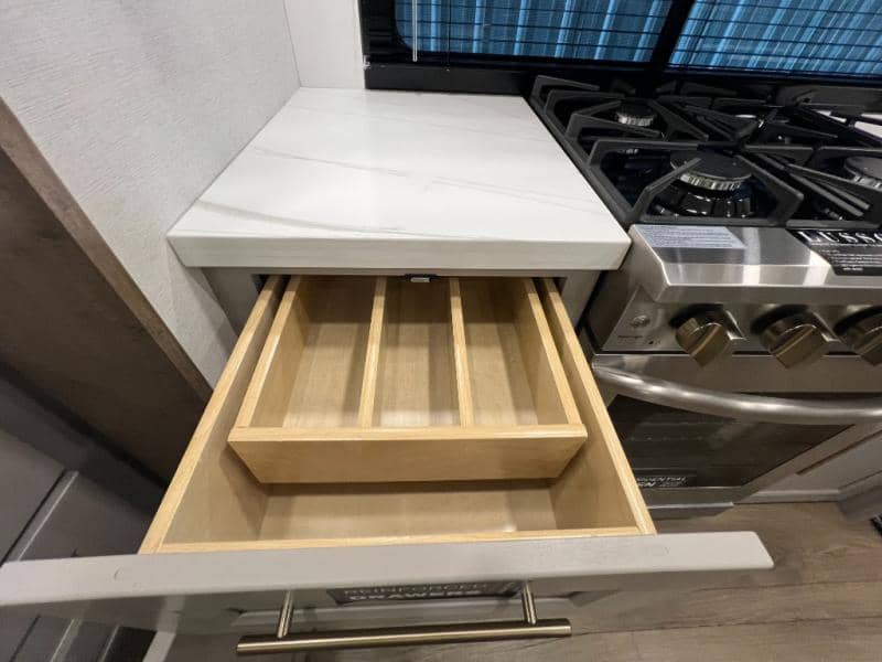 2025 Alliance RV 2025 Alliance RV Paradigm - thumbnail 25