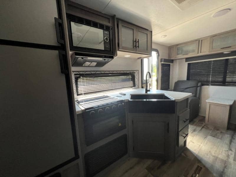 2022 Dutchmen 2022 Dutchmen Coleman Light - thumbnail 9