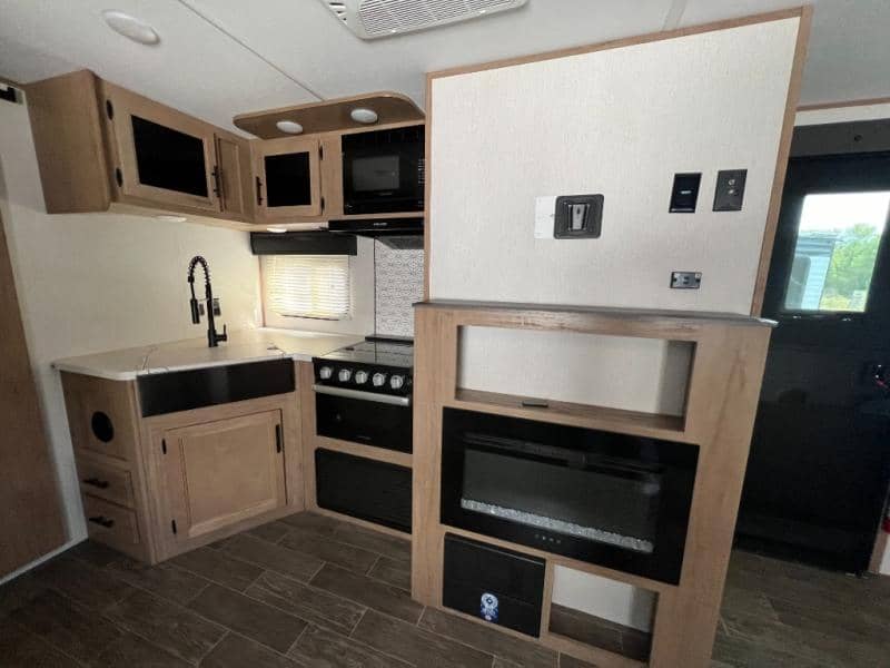 2023 Forest River 2023 Forest River Cherokee Alpha Wolf - thumbnail 10