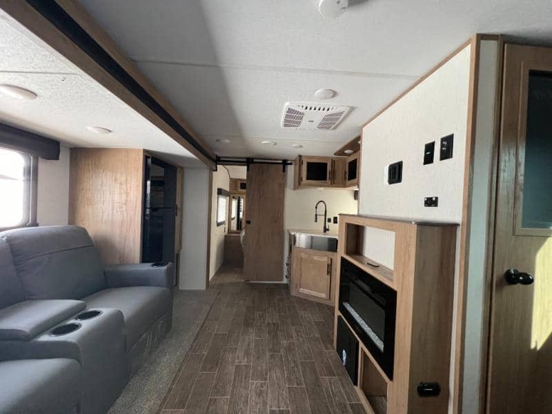 2023 Forest River 2023 Forest River Cherokee Alpha Wolf - thumbnail 12