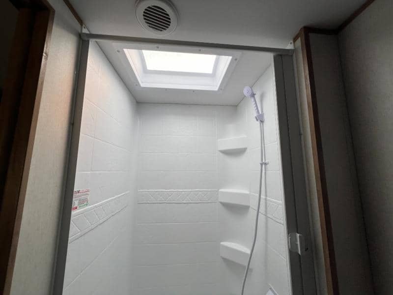 2023 Forest River 2023 Forest River Cherokee Alpha Wolf - thumbnail 18