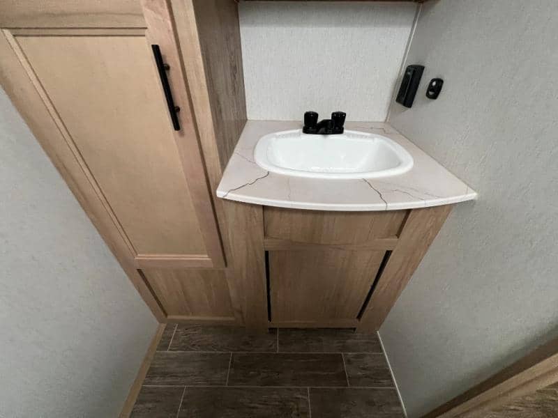 2023 Forest River 2023 Forest River Cherokee Alpha Wolf - thumbnail 22