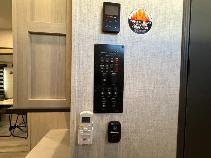 2025 Forest River 2025 Forest River Wildcat - thumbnail 12