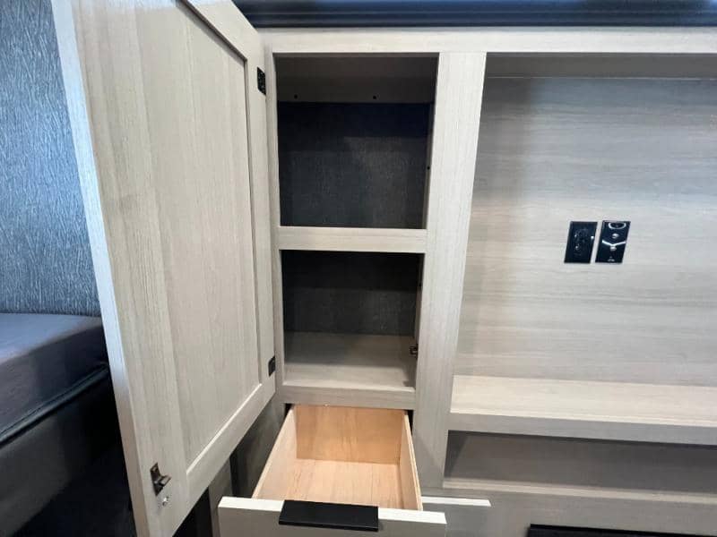 2025 Forest River 2025 Forest River Wildcat - thumbnail 41