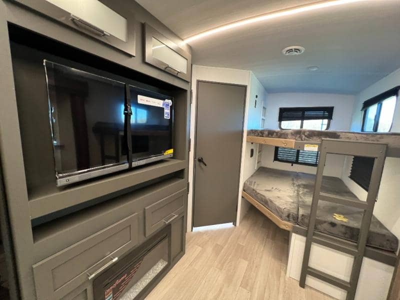 2025 Keystone RV 2025 Keystone RV Bullet Crossfire - thumbnail 21