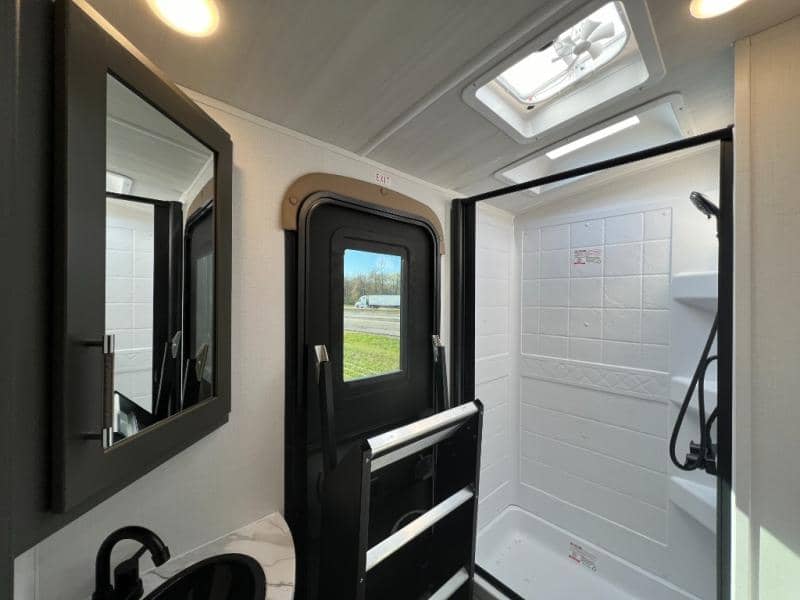 2025 Keystone RV 2025 Keystone RV Bullet Crossfire - thumbnail 38