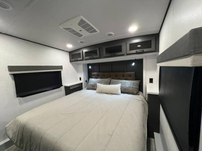 2025 Forest River 2025 Forest River Rockwood Signature - thumbnail 48