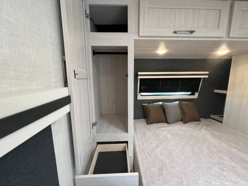 2025 Forest River 2025 Forest River Surveyor Legend - thumbnail 29