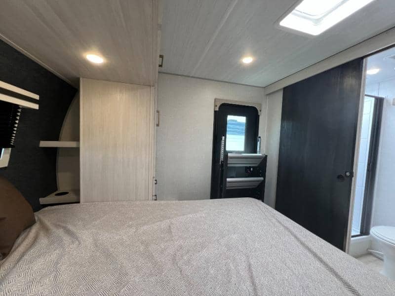 2025 Forest River 2025 Forest River Surveyor Legend - thumbnail 30