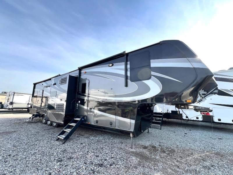 2020 Grand Design 2020 Grand Design Momentum - thumbnail 3