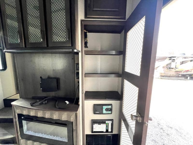 2020 Grand Design 2020 Grand Design Momentum - thumbnail 26