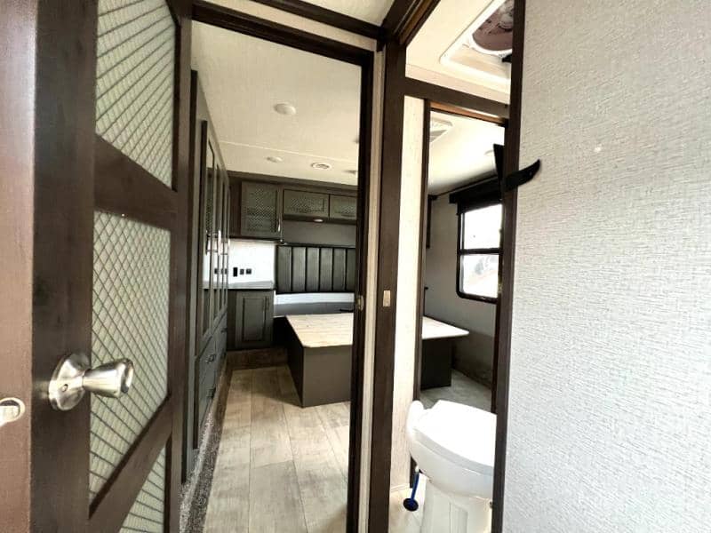 2020 Grand Design 2020 Grand Design Momentum - thumbnail 38