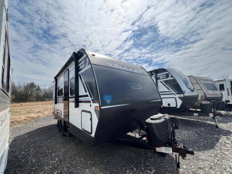 2025 Keystone RV 2025 Keystone RV Bullet Classic - thumbnail 3