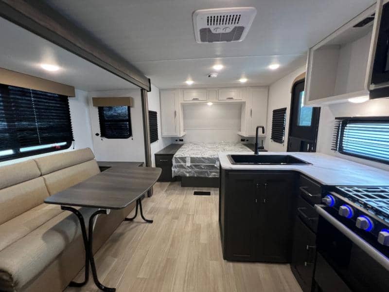 2025 Keystone RV 2025 Keystone RV Bullet Classic - thumbnail 9