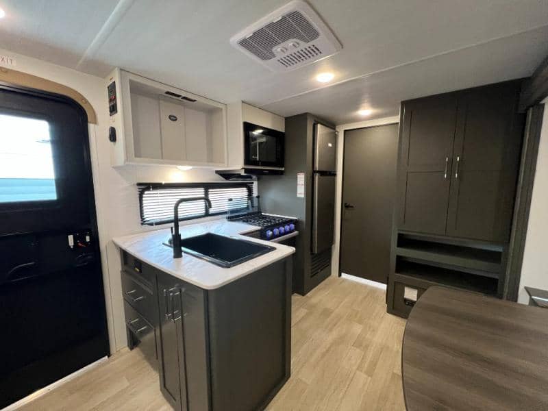 2025 Keystone RV 2025 Keystone RV Bullet Classic - thumbnail 12