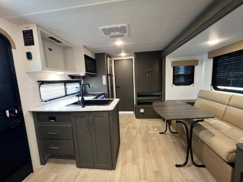 2025 Keystone RV 2025 Keystone RV Bullet Classic - thumbnail 13