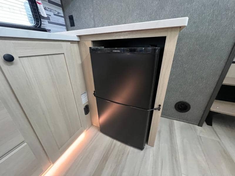 2025 Forest River 2025 Forest River Wildcat - thumbnail 28