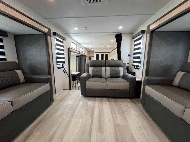 2025 Forest River 2025 Forest River Wildcat - thumbnail 35