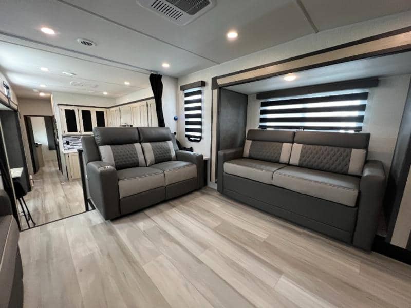 2025 Forest River 2025 Forest River Wildcat - thumbnail 36