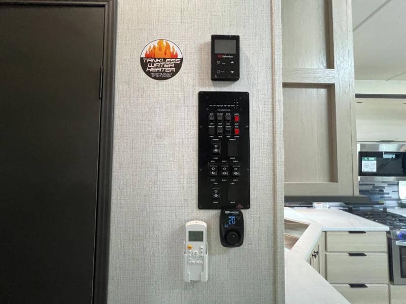 2025 Forest River 2025 Forest River Wildcat - thumbnail 40