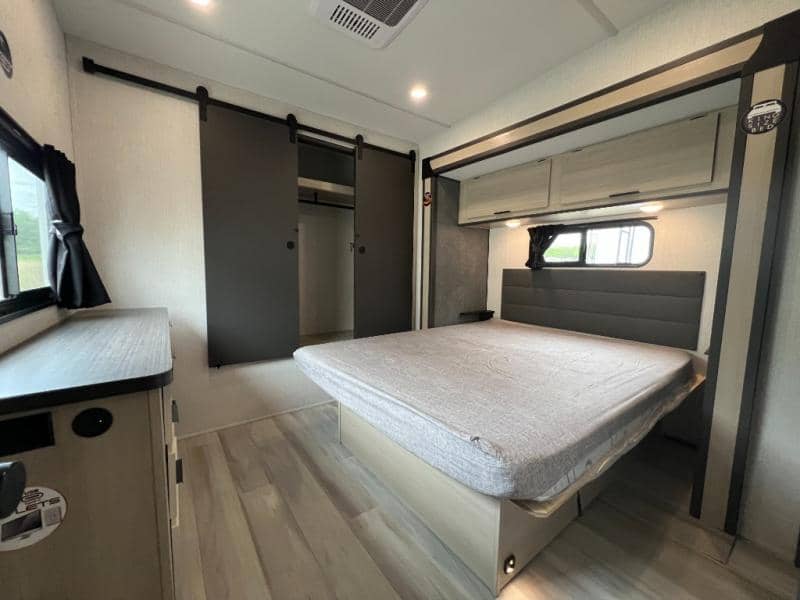 2025 Forest River 2025 Forest River Wildcat - thumbnail 47