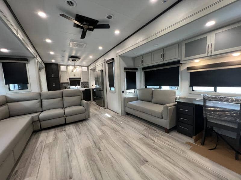 2025 Keystone RV 2025 Keystone RV Alpine Avalanche Edition - thumbnail 16