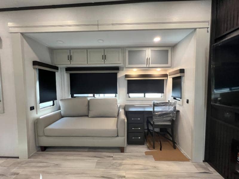 2025 Keystone RV 2025 Keystone RV Alpine Avalanche Edition - thumbnail 18