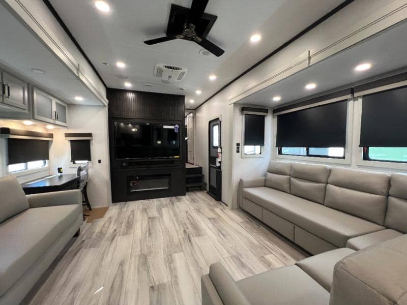 2025 Keystone RV 2025 Keystone RV Alpine Avalanche Edition - thumbnail 19