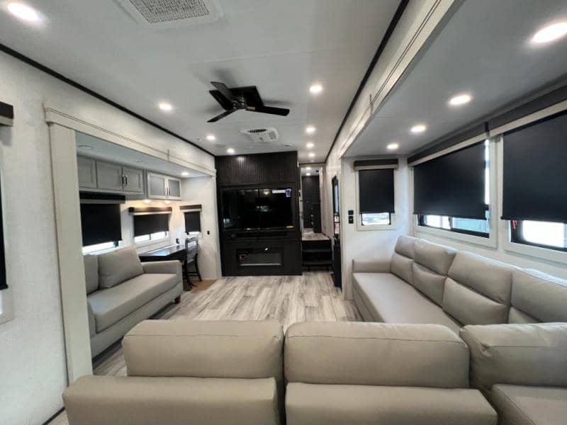 2025 Keystone RV 2025 Keystone RV Alpine Avalanche Edition - thumbnail 20