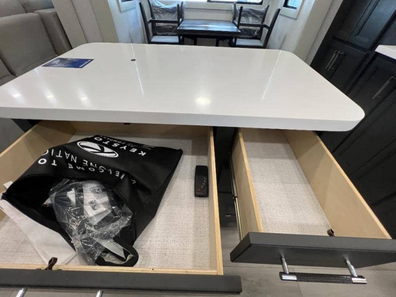 2025 Keystone RV 2025 Keystone RV Alpine Avalanche Edition - thumbnail 34