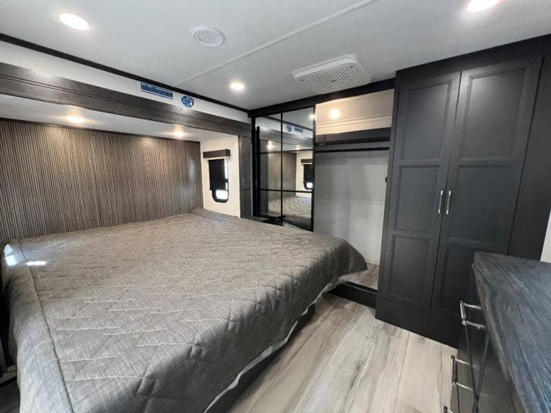 2025 Keystone RV 2025 Keystone RV Alpine Avalanche Edition - thumbnail 48