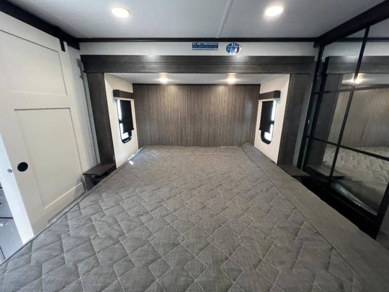 2025 Keystone RV 2025 Keystone RV Alpine Avalanche Edition - thumbnail 49