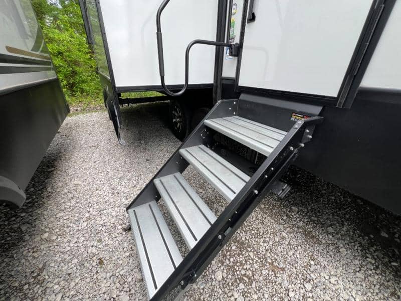 2025 Keystone RV 2025 Keystone RV Alpine Avalanche Edition - thumbnail 15