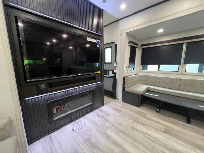 2025 Keystone RV 2025 Keystone RV Alpine Avalanche Edition - thumbnail 19