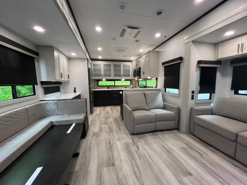 2025 Keystone RV 2025 Keystone RV Alpine Avalanche Edition - thumbnail 21