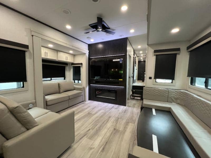 2025 Keystone RV 2025 Keystone RV Alpine Avalanche Edition - thumbnail 22