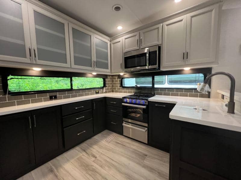 2025 Keystone RV 2025 Keystone RV Alpine Avalanche Edition - thumbnail 24