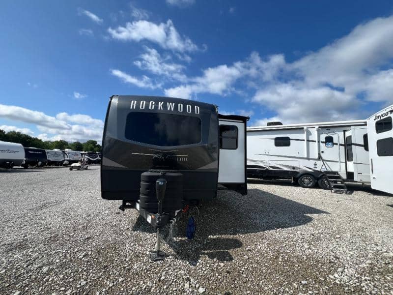 2025 Forest River 2025 Forest River Rockwood Ultra Lite - thumbnail 4