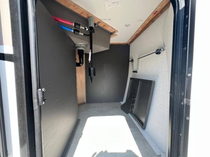 2025 Forest River 2025 Forest River Rockwood Ultra Lite - thumbnail 9