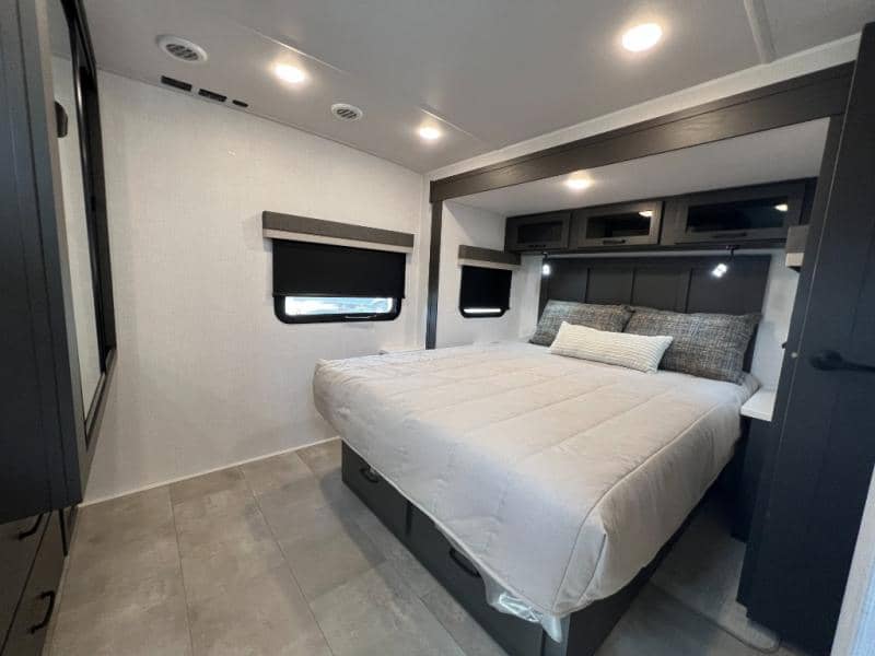 2025 Forest River 2025 Forest River Rockwood Ultra Lite - thumbnail 28