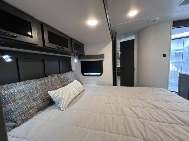 2025 Forest River 2025 Forest River Rockwood Ultra Lite - thumbnail 29