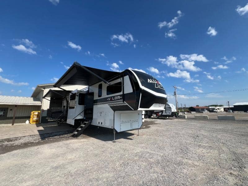 2026 Alliance RV 2026 Alliance RV Valor - thumbnail 3