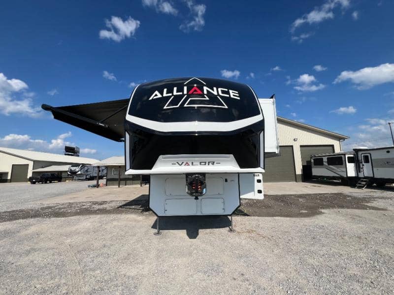 2026 Alliance RV 2026 Alliance RV Valor - thumbnail 4