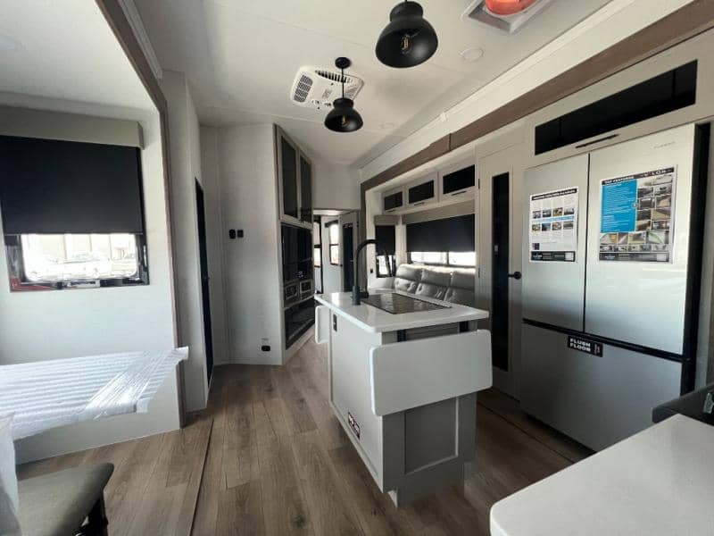 2026 Alliance RV 2026 Alliance RV Valor - thumbnail 25