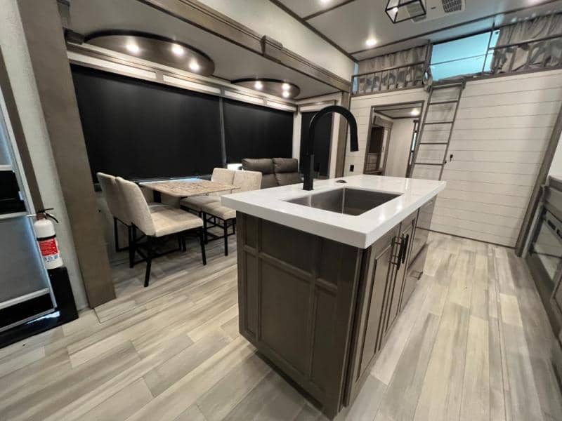 2023 Grand Design 2023 Grand Design Solitude - thumbnail 13