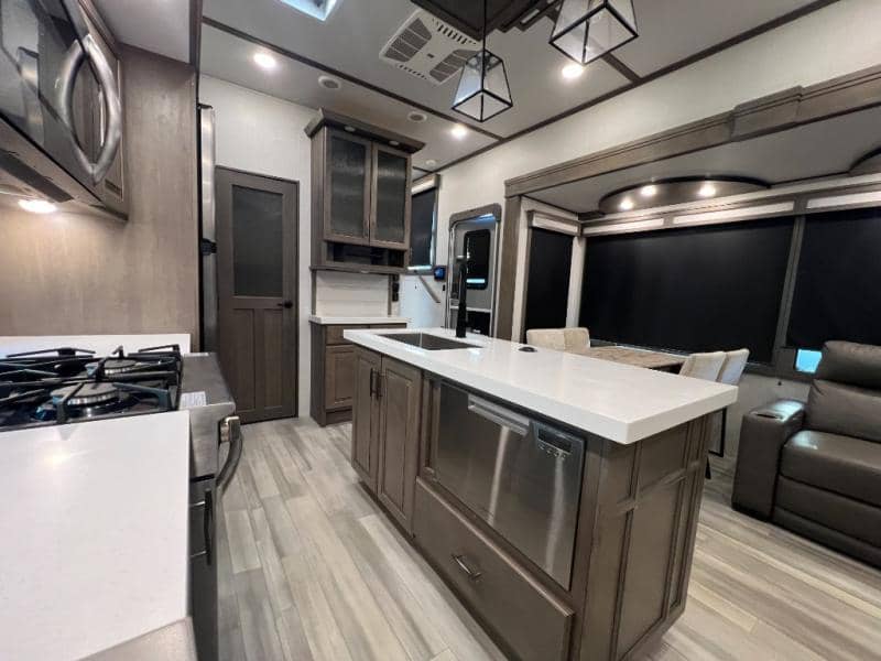 2023 Grand Design 2023 Grand Design Solitude - thumbnail 18