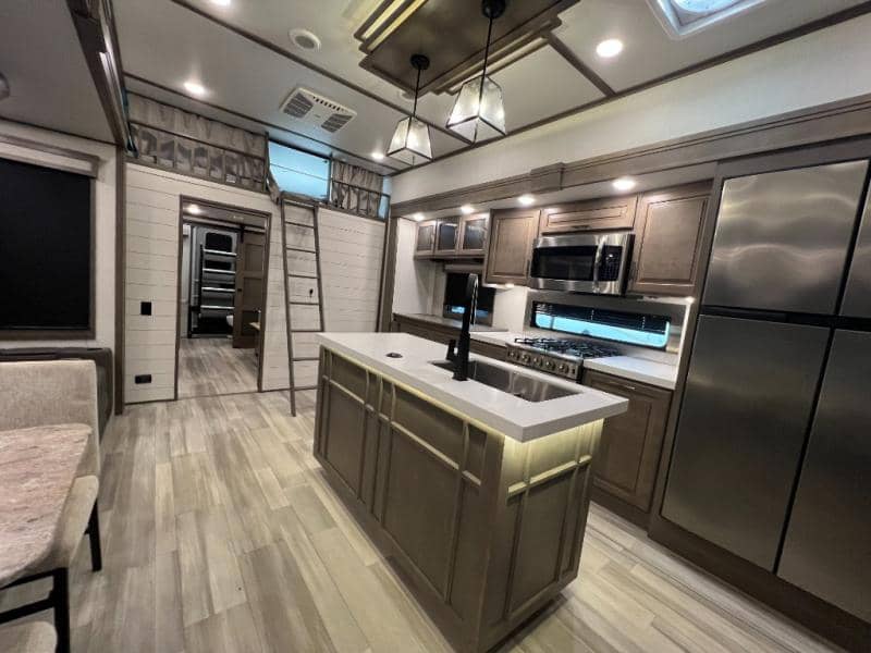 2023 Grand Design 2023 Grand Design Solitude - thumbnail 32