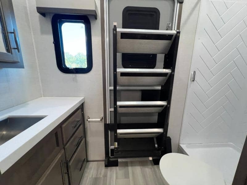 2023 Grand Design 2023 Grand Design Solitude - thumbnail 39