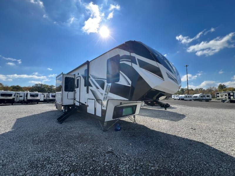 2022 Dutchmen 2022 Dutchmen Voltage - thumbnail 1