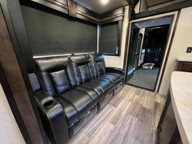 2022 Dutchmen 2022 Dutchmen Voltage - thumbnail 12